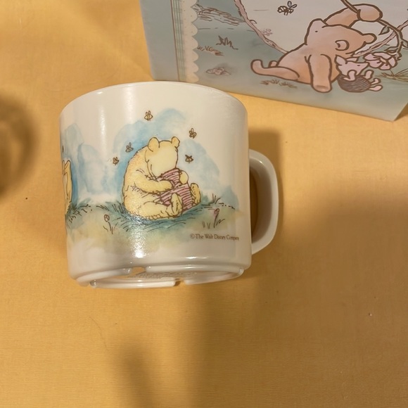 Vintage The Walt Disney co. Winnie  the Pooh child’s mug and Disney photo album - Picture 4 of 8